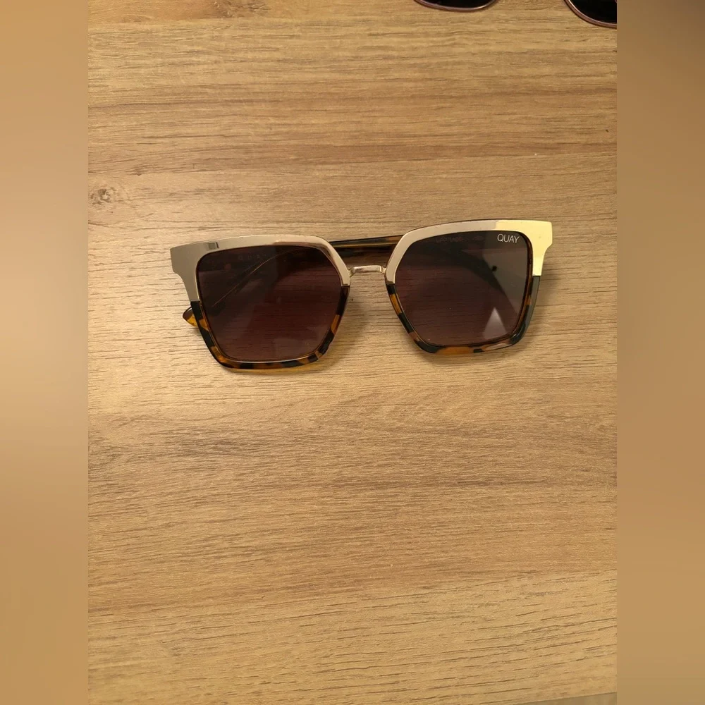 Quay gold and brown sunglasses - Picture 1 of 2